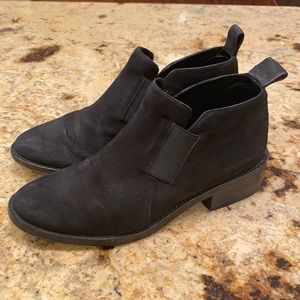 Eileen Fisher Vero Cuoio Black Suede Booties